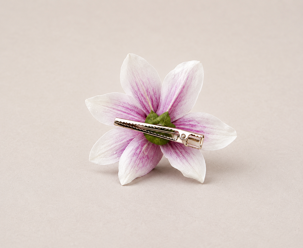 AMARIS – Pinza Floral Rosa Esculpida