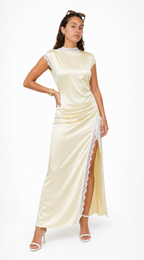 AVELIA – Vestido Largo Satinado con Encaje Floral