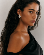ISADORA – Pendientes Florales Esculpidos Dorados