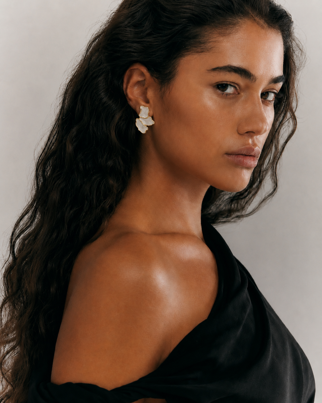 ISADORA – Pendientes Florales Esculpidos Dorados