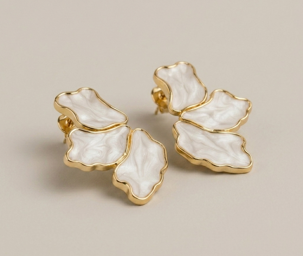 ISADORA – Pendientes Florales Esculpidos Dorados