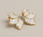 ISADORA – Pendientes Florales Esculpidos Dorados