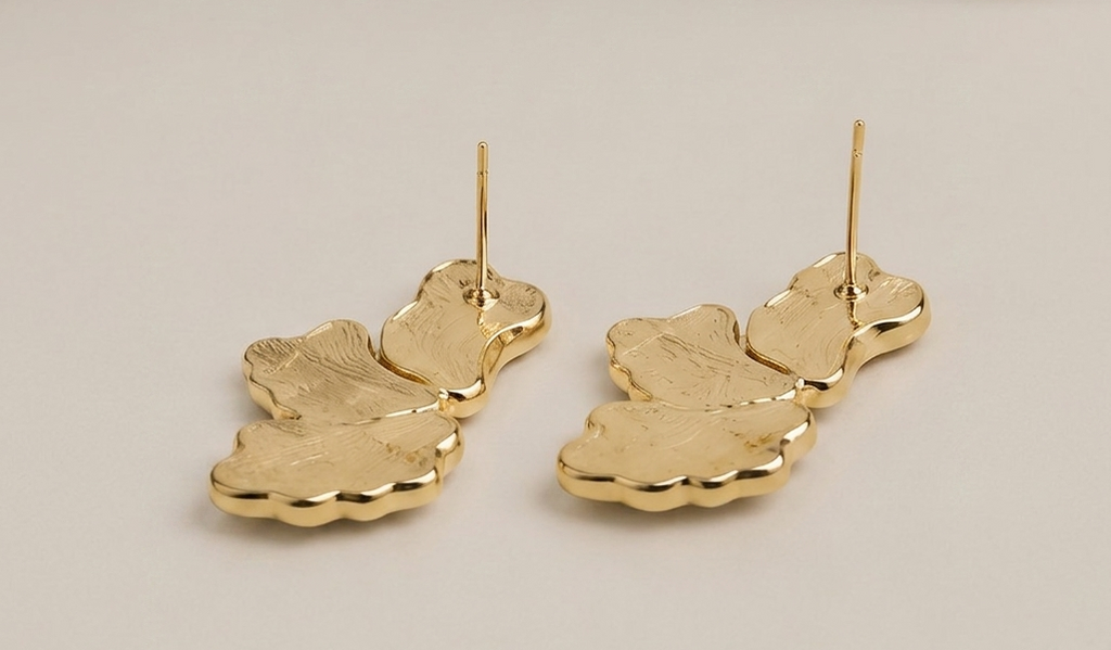 ISADORA – Pendientes Florales Esculpidos Dorados