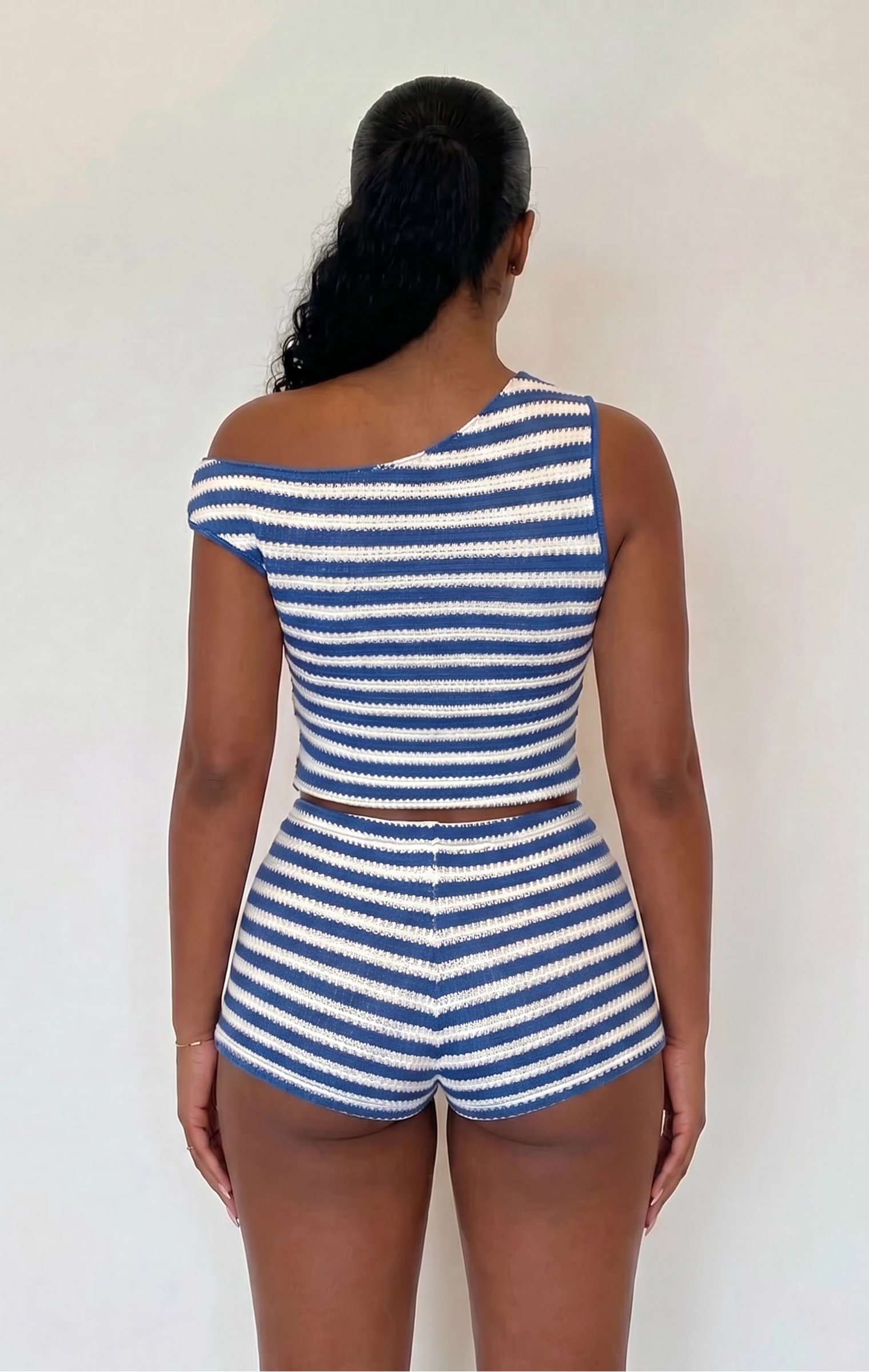 VALENTINA - Top Asimétrico y Shorts a Rayas