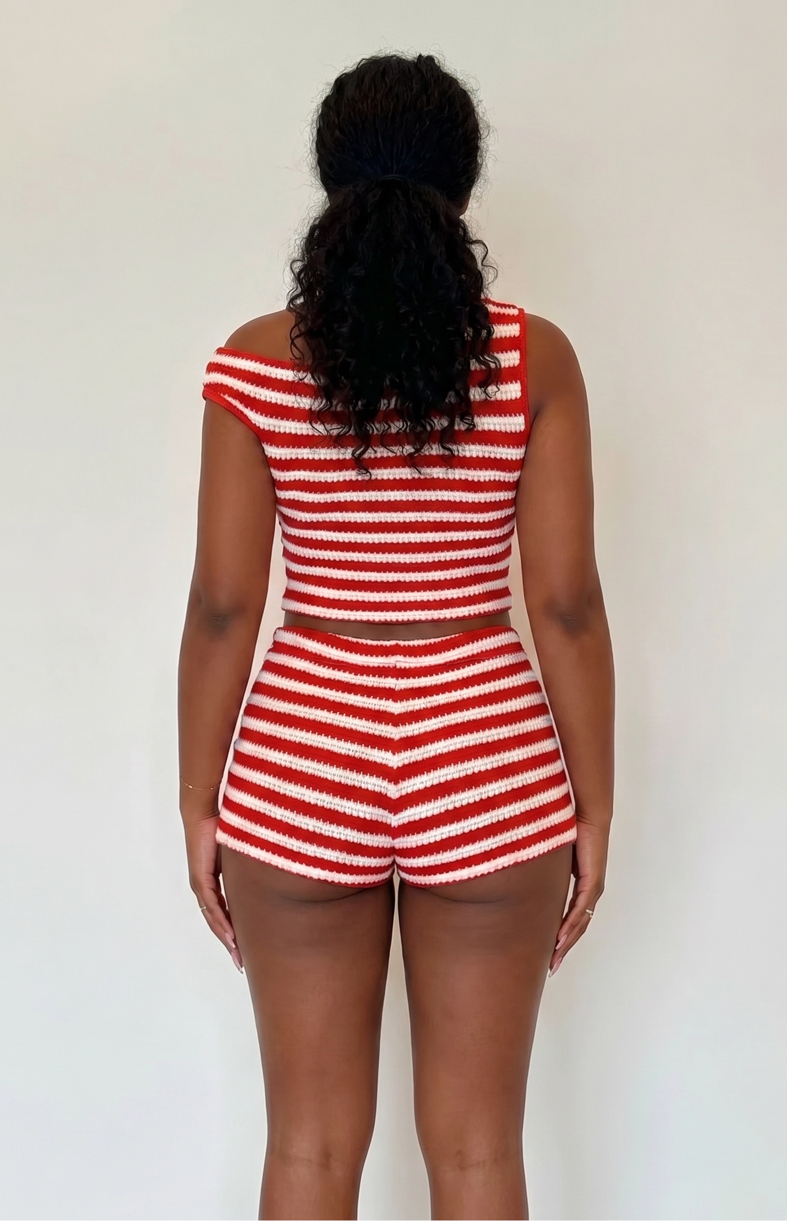 VALENTINA - Top Asimétrico y Shorts a Rayas